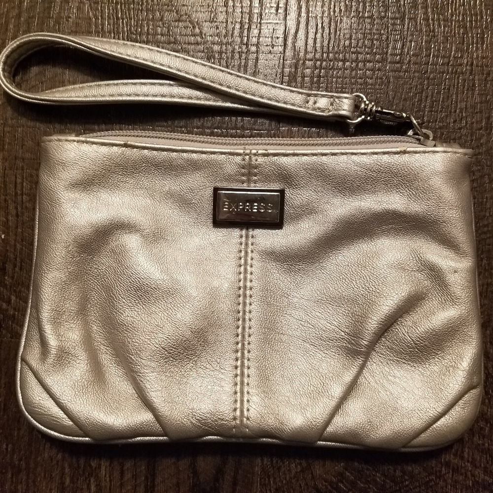 Express wristlet
